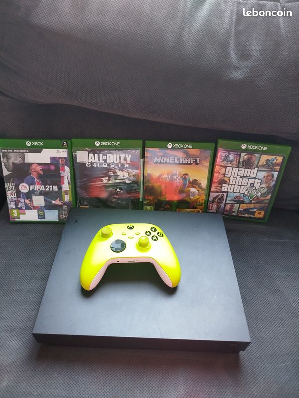 Console Xbox One Avec Deux Jeux (dont Call Of Duty Black Ops 4) – Très Bon état