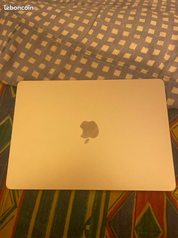 MacBook Air 2022 (image 2)
