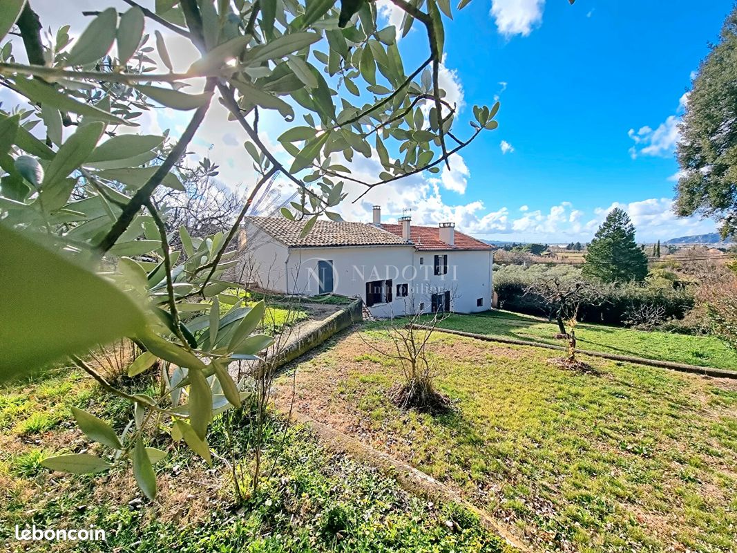 Maison 9 pièces 194 m² · à Taillades · 194 m² · 365 900 €