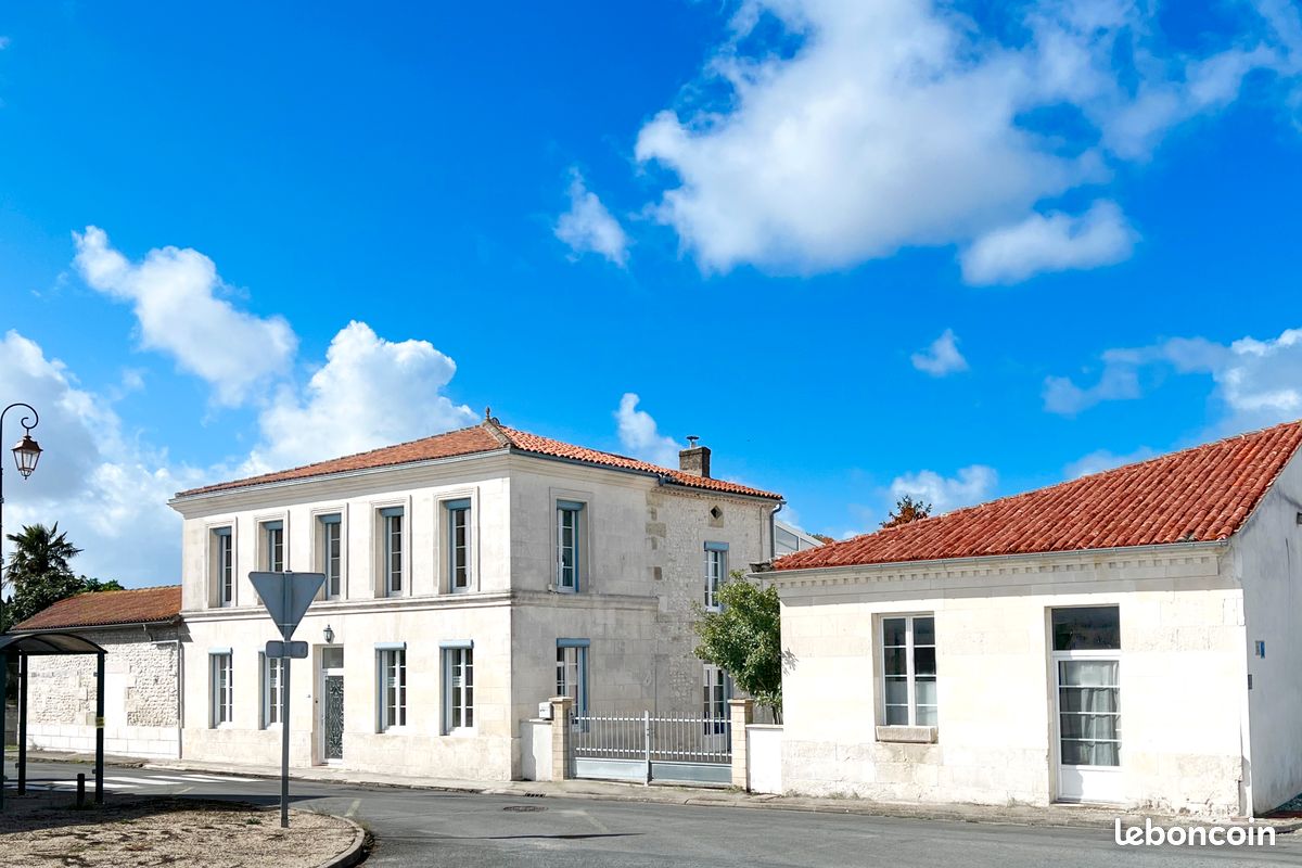 Maison 9 pièces 231 m² · à Chenac-Saint-Seurin-d'Uzet · 231 m² · 465 000 €