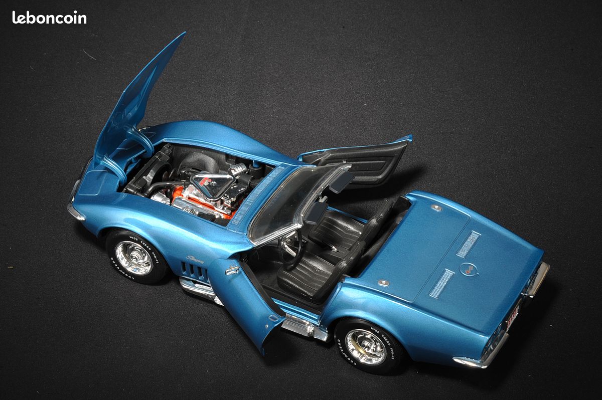 Miniature américaine 1/18 corvette 1969 convertible 1/18 revell 