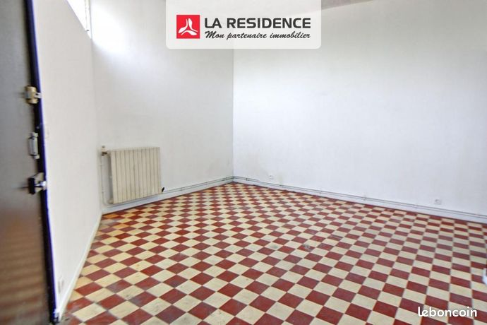 https://img.leboncoin.fr/api/v1/lbcpb1/images/ef/46/c5/ef46c54907b731442f30c2e8eb68610ba5131862.jpg?rule=ad-image