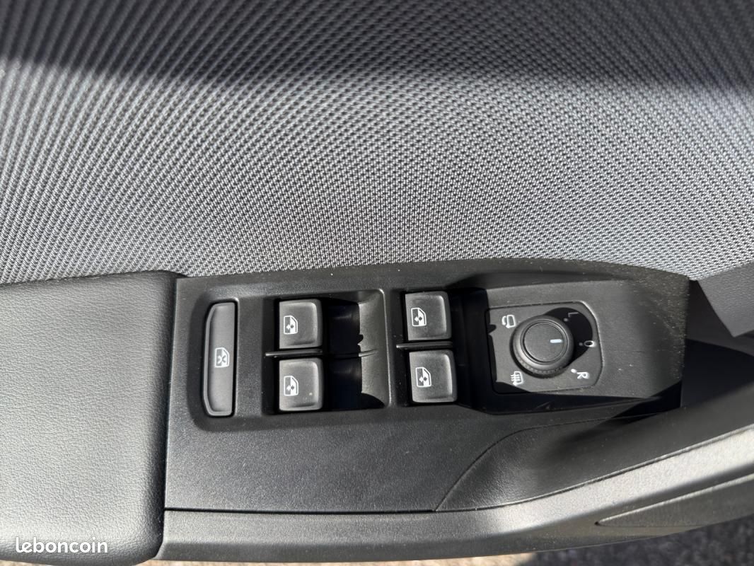 Seat Leon IV 1.5 ETSI HYBRID 115 BUSINESS DSG7 (image 29)