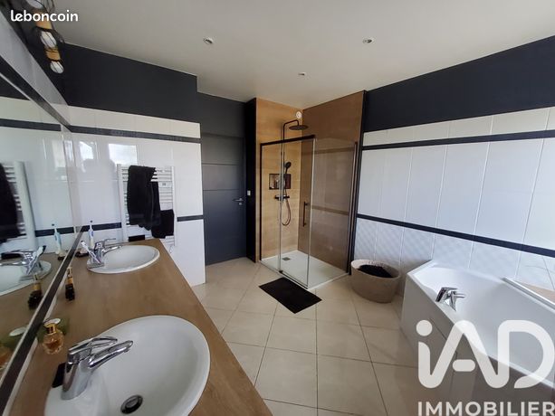 Maison 8 pièces 373 m² — 11