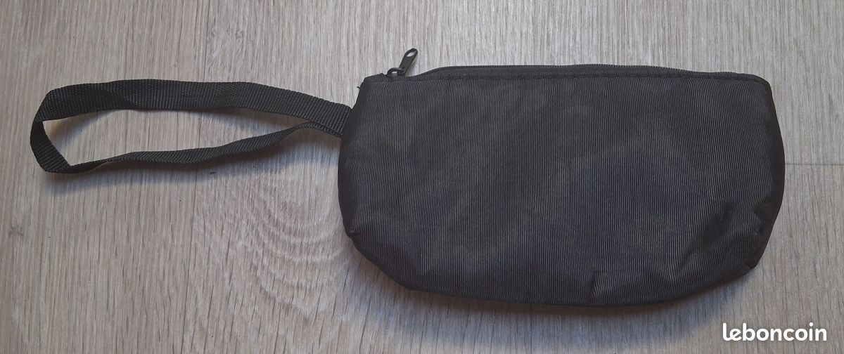 Trousse de voyage noire (image 1)