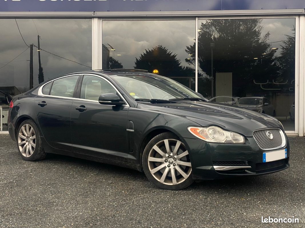 Jaguar XF 3.0 V6 275 Ch Diesel S Portfolio / TOIT OUVRANT / CAMÉRA DE RECUL / RÉGULATEUR DE VITESSE / SIÈGES ÉLÈCTRIQUES / FULL ENTRETIENS (image 1)