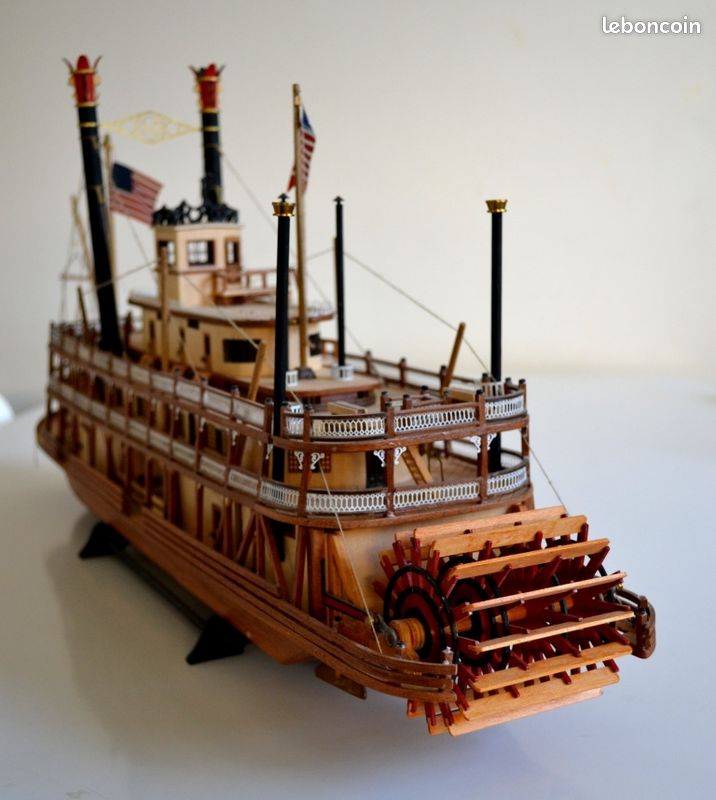 Bateau ancien mécanique de la Wilkins Toy Company