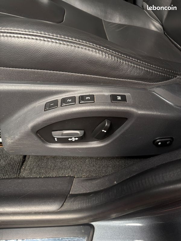 VOLVO XC60 2.0 D4 190Ch SIGNATURE EDITION BVA - TOIT OUV ELEC - CAMERA RECUL - SIEGES CHAUFF - HARMAN-KARDON (image 30)