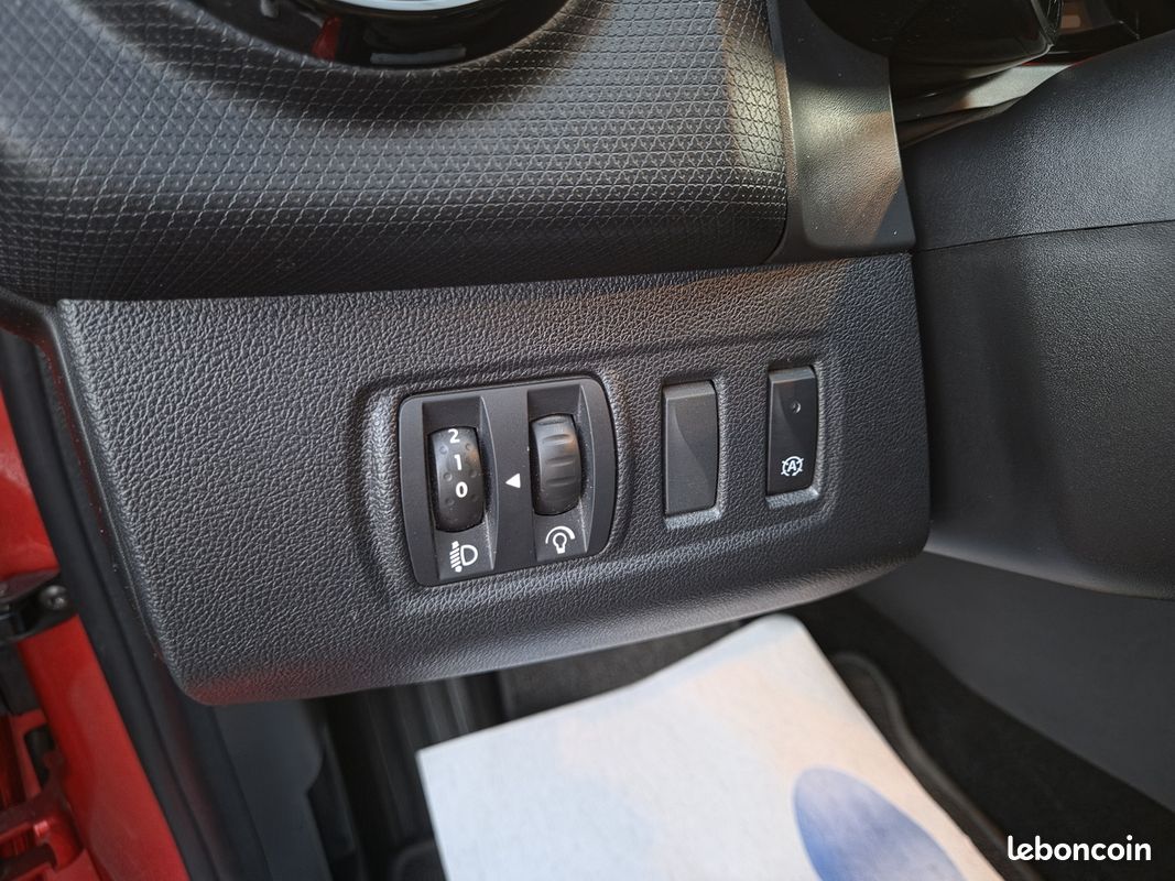 Renault CLIO IV ESTATE 1.5 DCI 75CH ENERGY BUSINESS (image 17)