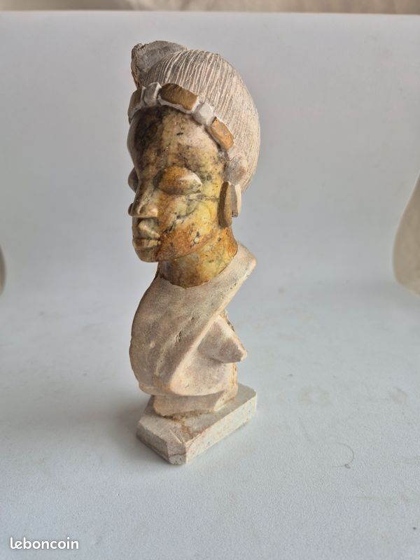 Statue femme Africaine (image 1)