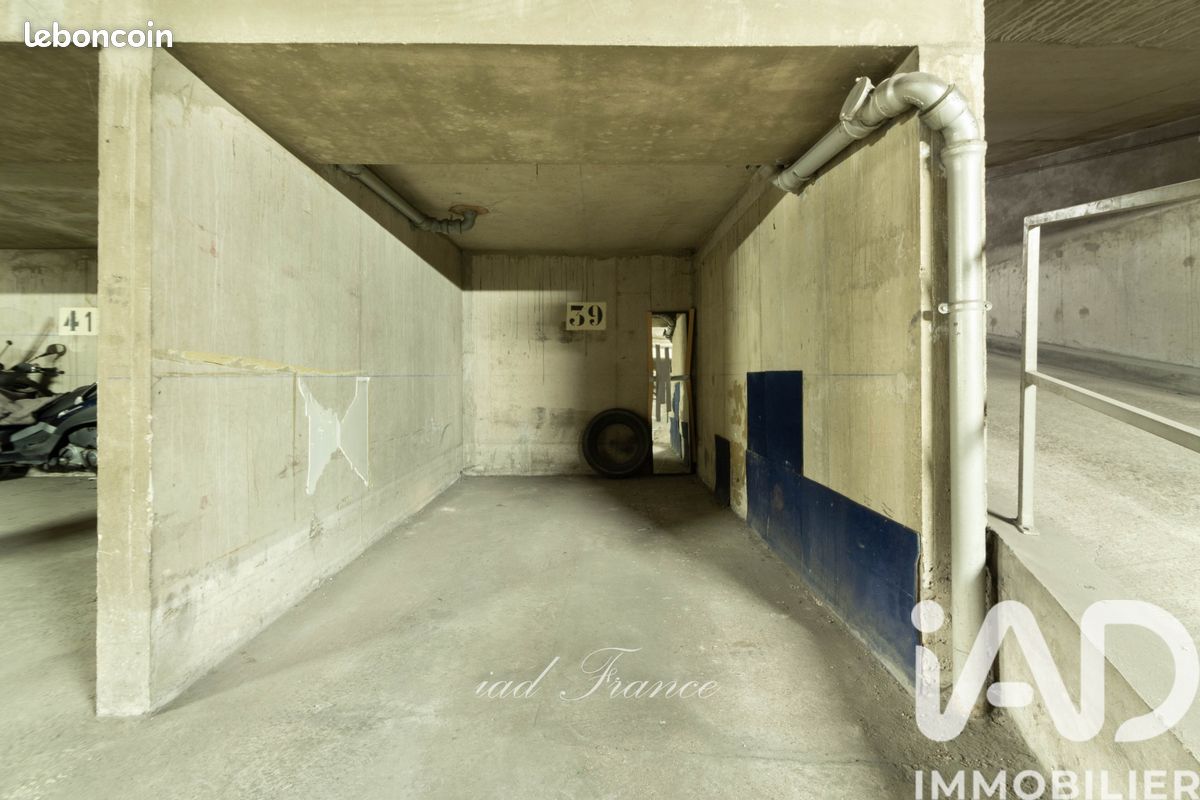 Parking 11 m² · à Paris · 11 m² · 18 000 €