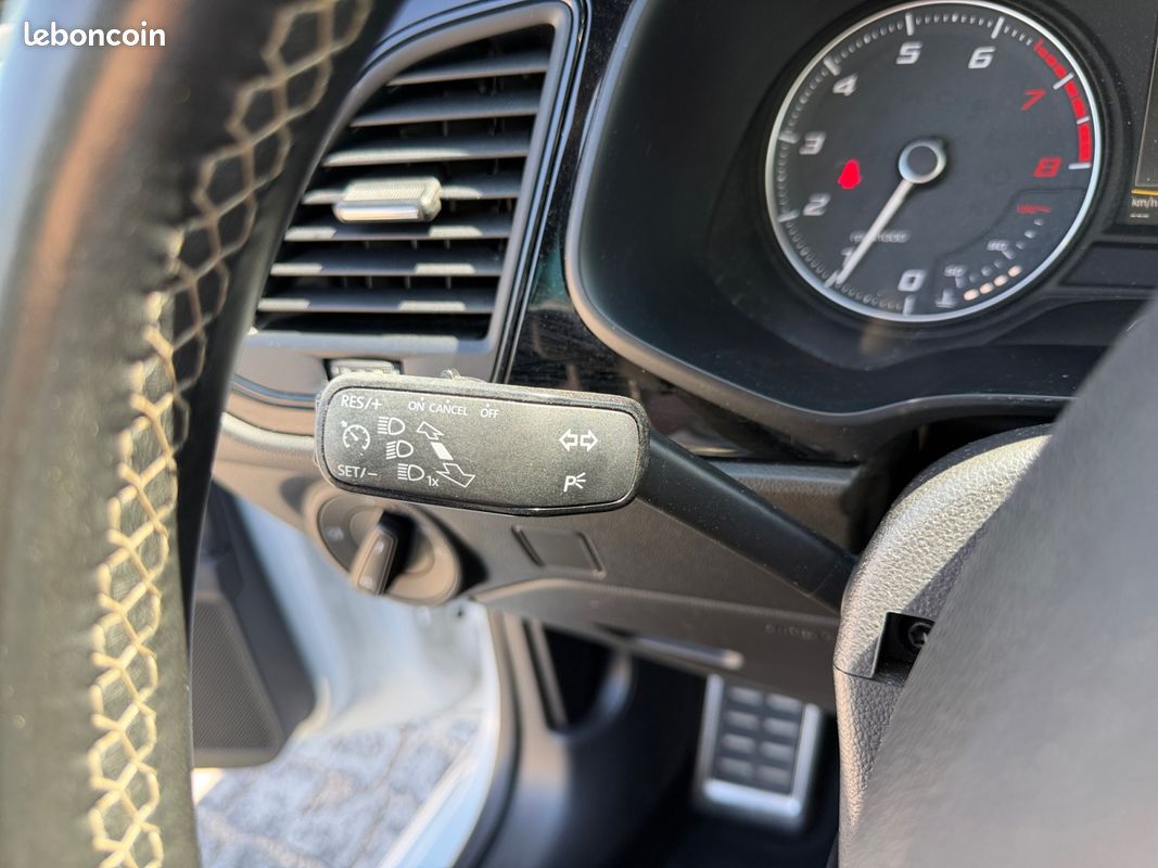 SEAT LEON 2.0 TSI 280 CUPRA CarPlay Toit ouvrant pano Sièges sport chauffants Garantie 12 mois (image 25)