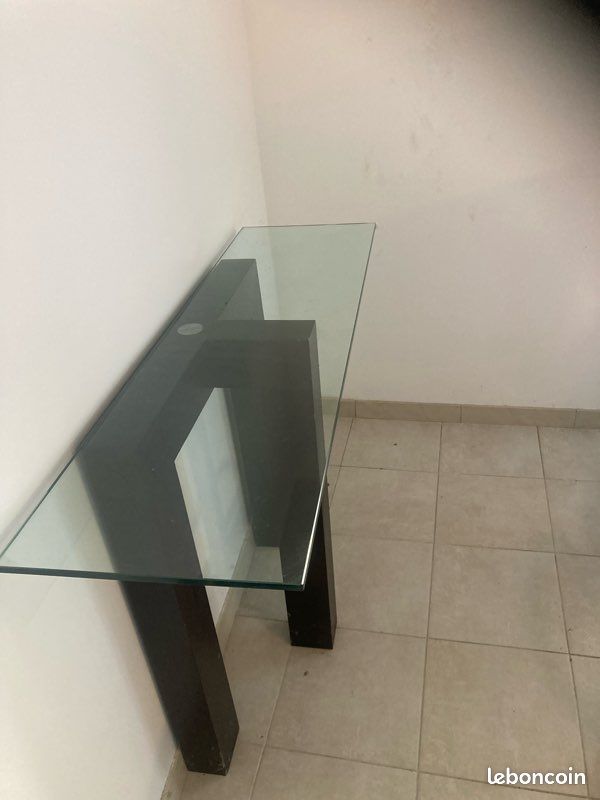 Table télé pour salon bon état longueur 1 m 30 largeur 38 cm hauteur 90 cm pas d’envoi à récupérer sur place (image 2)