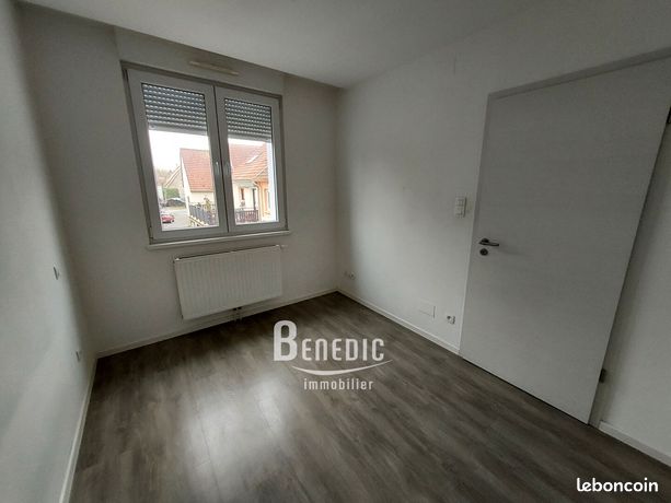 https://img.leboncoin.fr/api/v1/lbcpb1/images/ef/58/74/ef5874a7c45c38010f00cf006bd3c1ec12d076c3.jpg?rule=ad-image