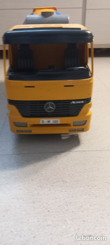 Je vend un camion pour enfant (image 2)