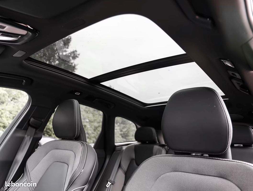VOLVO XC60 T8 RECHARGE PLUS DARK AWD • 455 ch • HARMAN KARDON • CAMÉRA 360 • TOIT PANO • (image 7)