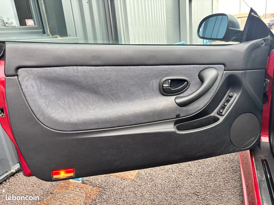 PEUGEOT 406 COUPE 2.0i / Première main (image 25)