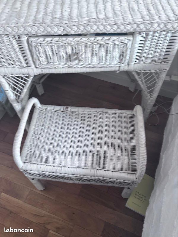 Jolie Coiffeuse en rotin blanc tressé avec son Tabouret (image 2)