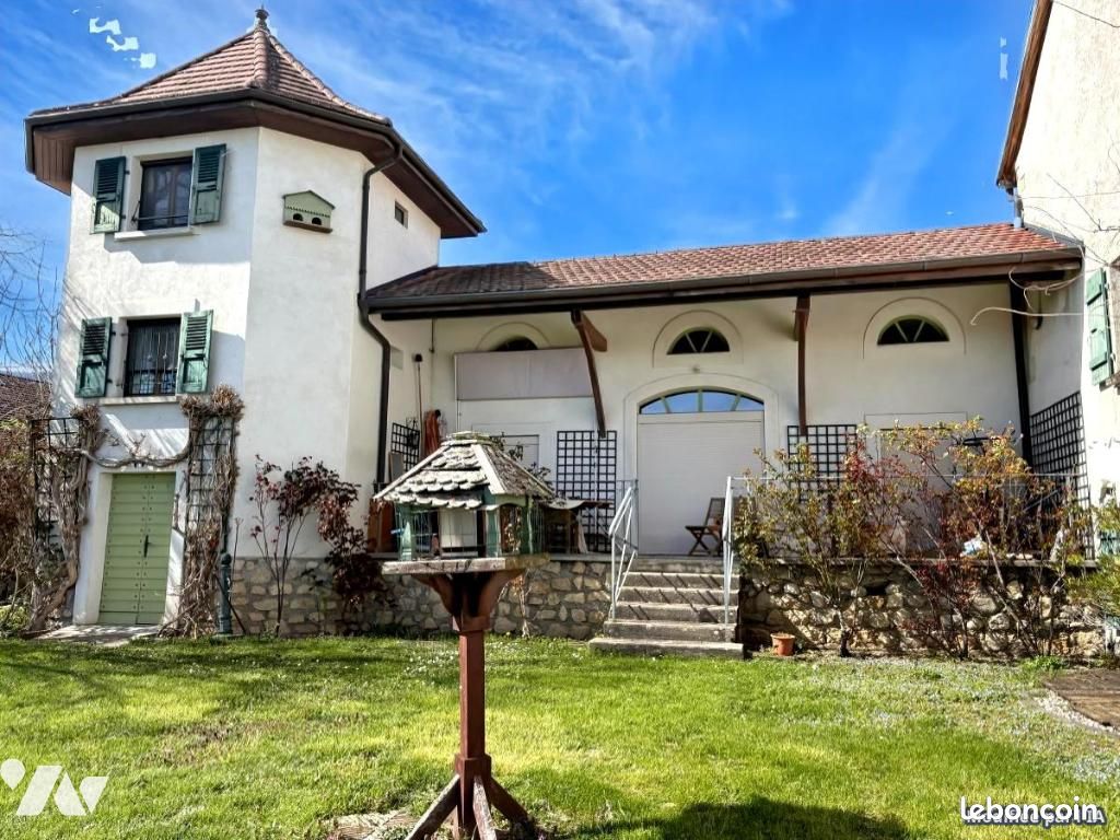 Maison 12 pièces 458 m² · à Crozet · 458 m² · 1 150 000 €