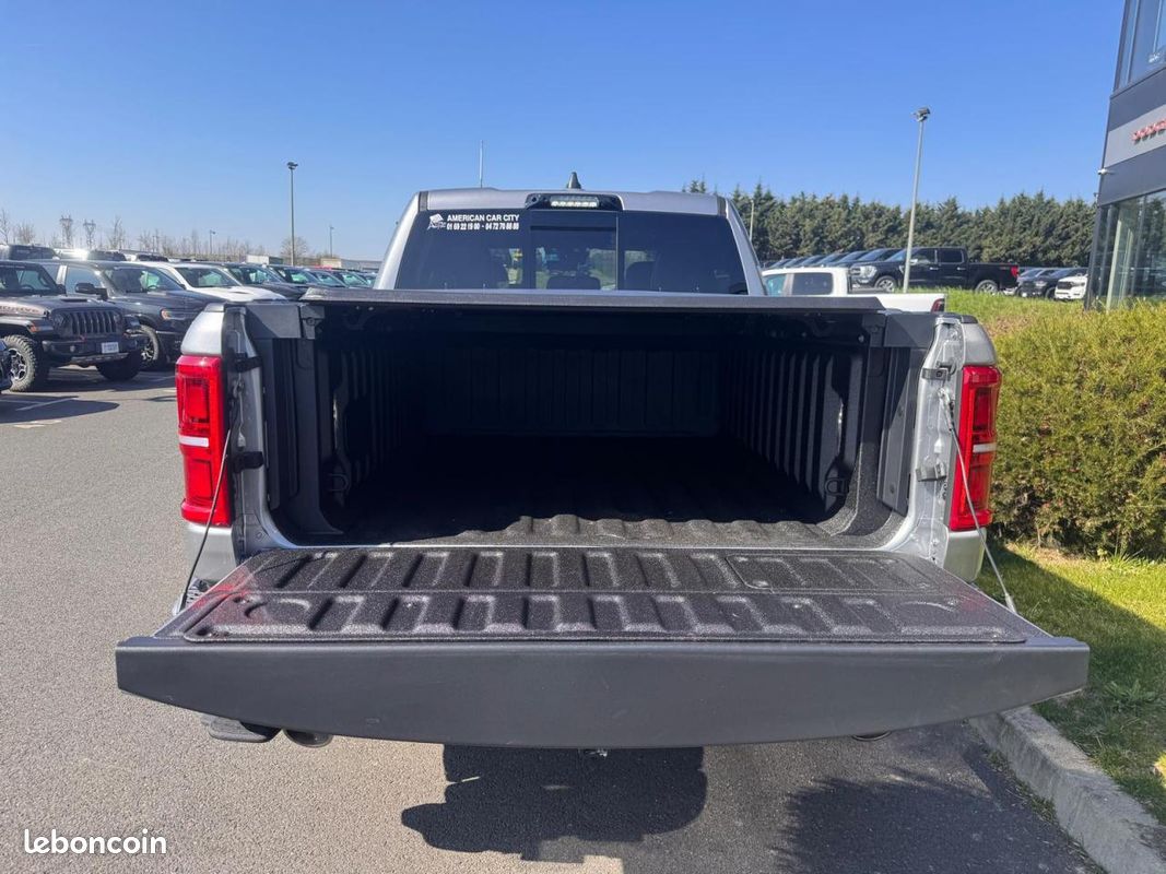 Dodge ram 1500 crew limited night edition rambox 2025 (image 5)