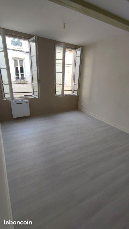 Appartement 2 pièces 40 m² · à Saintes · 40 m² · 590 €