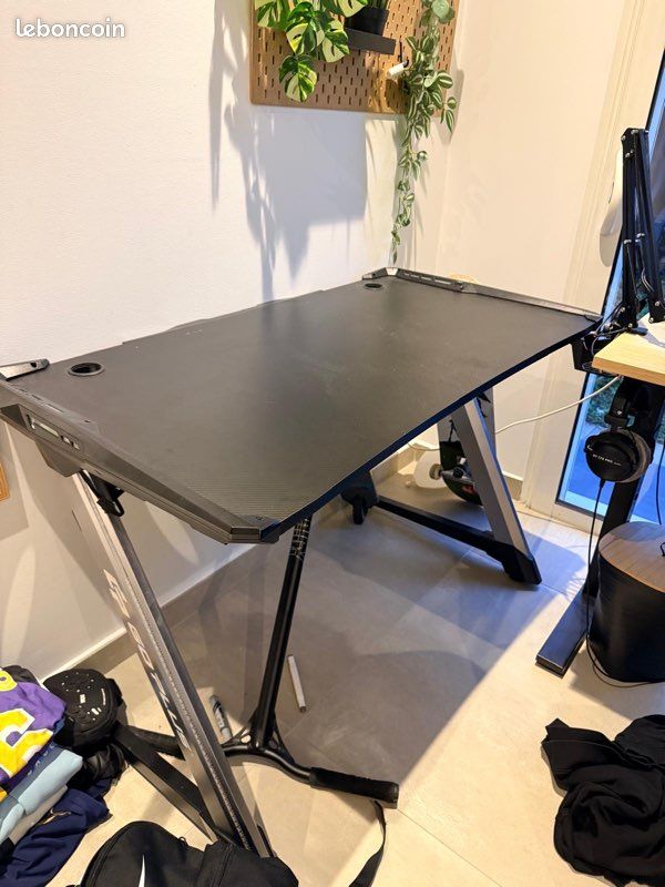 Bureau (image 1)