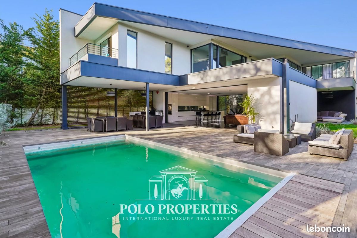 Maison 12 pièces 254 m² · à Garches · 254 m² · 3 550 000 €