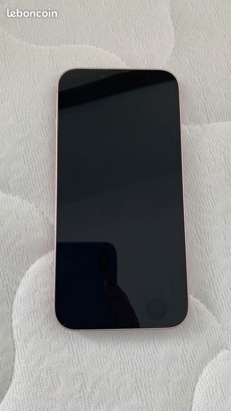 IPhone 13 pink (image 1)