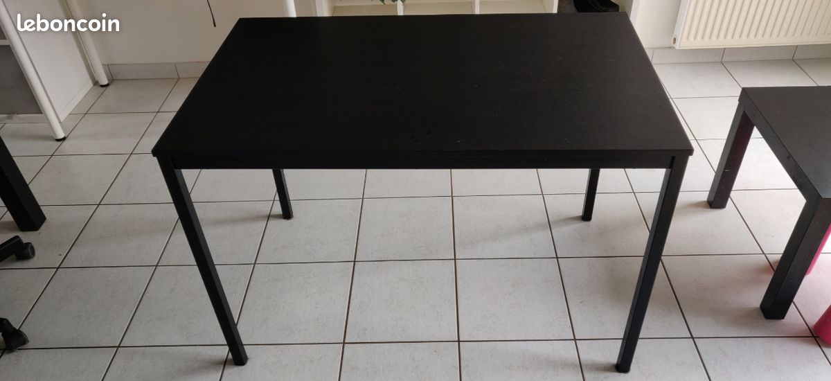 Table Ikea TÄRENDÖ noire (image 1)