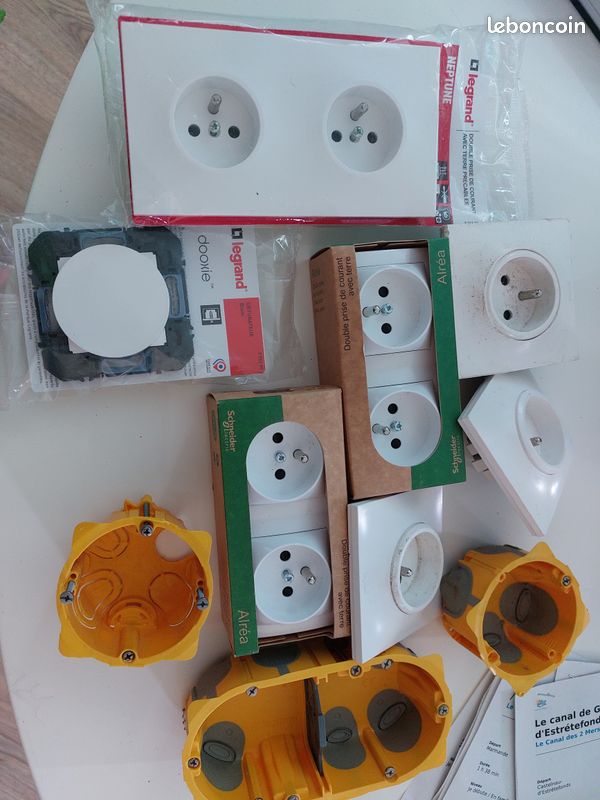 Lot de prises électrique (image 1)