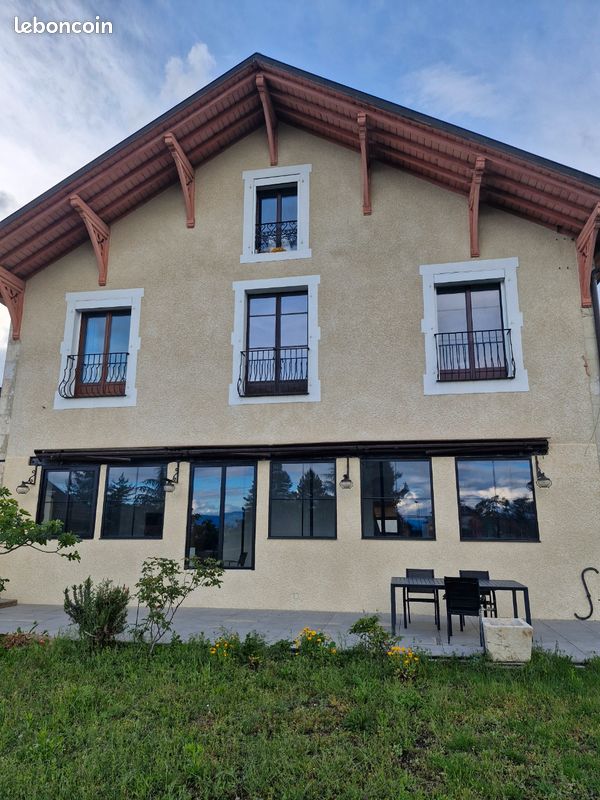 Maison 12 pièces 450 m² · à Gex · 450 m² · 1 350 000 €