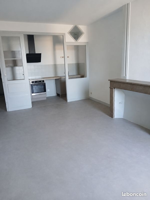 Appartement 3 pièces 81 m² · à Saint-Amour · 81 m² · 735 €