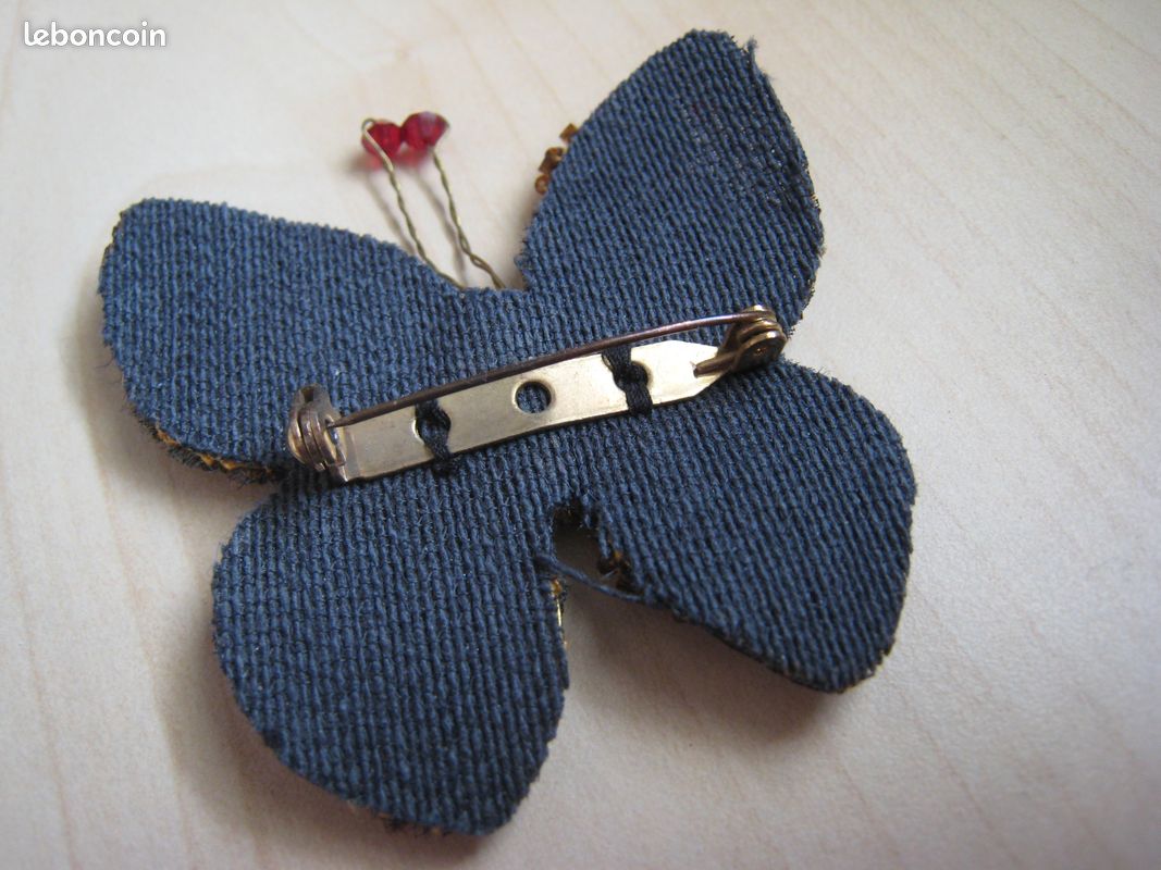Broche Bijou Vintage Papillon En Perles Noires - Modèle A07 - Occasion - Style Rétro