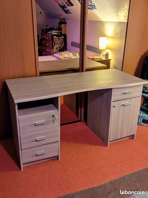 Bureau beige IKEA (image 1)