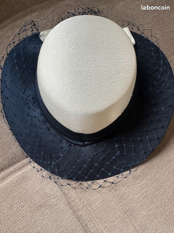 Magnifique chapeau de cérémonie de modiste - Capeline Bibi bleu marine et crème (image 4)