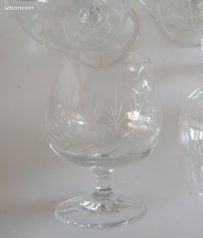 5 verres à cognac décor gravé en cristal anciens (image 1)