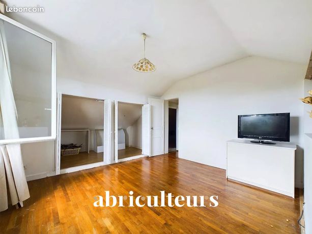 https://img.leboncoin.fr/api/v1/lbcpb1/images/ef/6b/98/ef6b983f15715bac17b01a753200caa106987b36.jpg?rule=ad-image