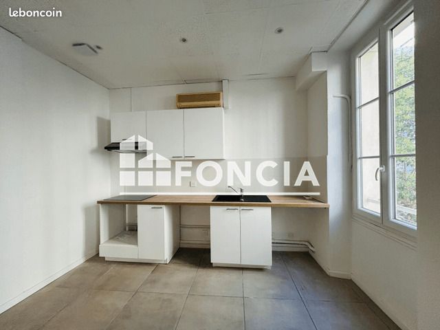 Appartement 3 pièces 81 m² · à Toulon · 81 m² · 930 €