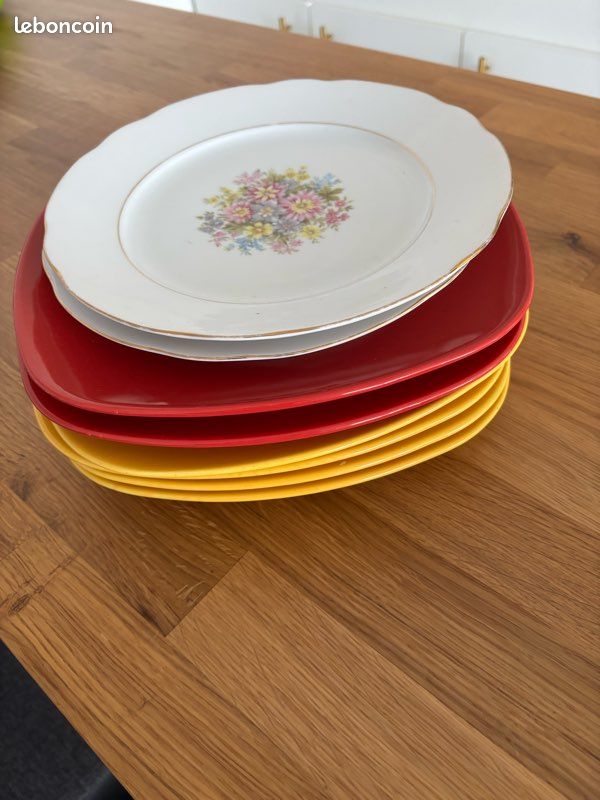 Lot assiettes (image 1)