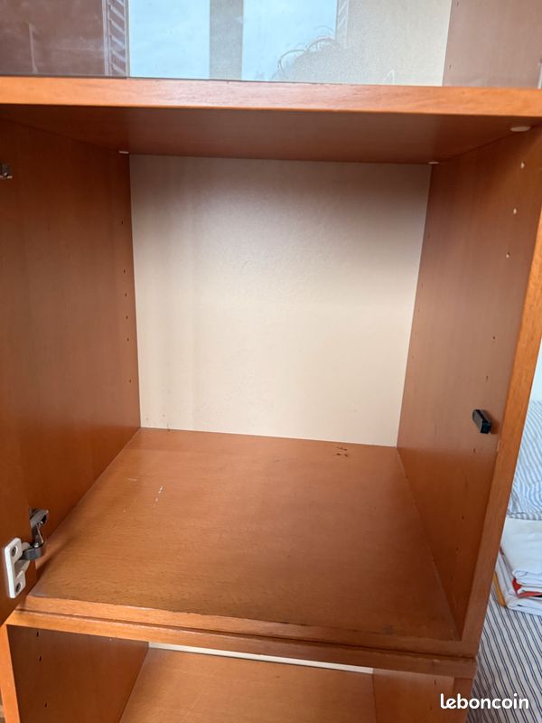 Meuble de rangement en bois avec vitrine (image 8)