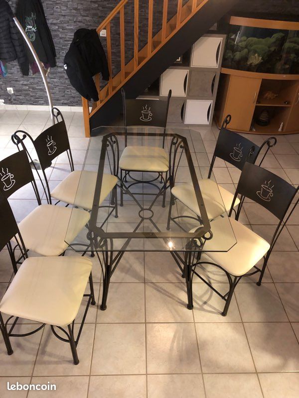 Table et chaise (image 1)