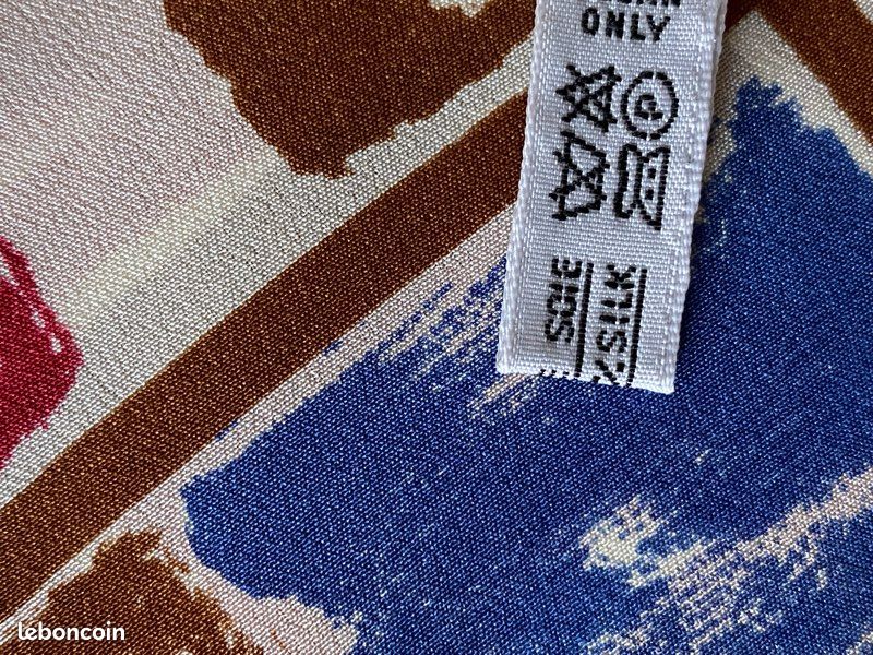 Foulard en soie Pierre Cardin neuf (image 4)