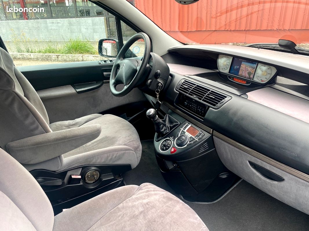 Citroen c8 2l HDi état neuf 7 places (image 4)