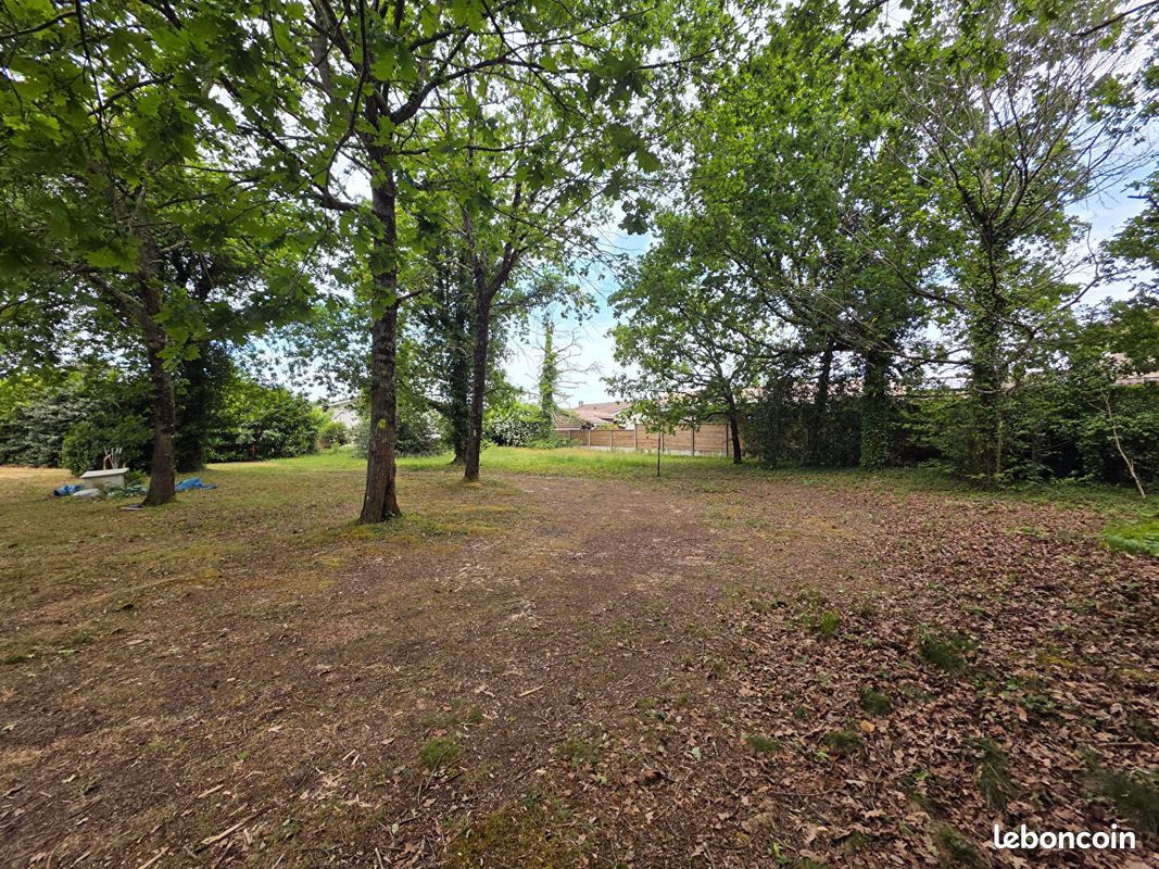 Terrain 852 m² · à Biganos · 852 m² · 215 000 €