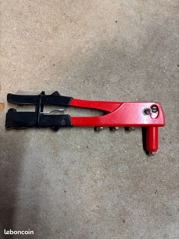 Pince à riveter (image 1)