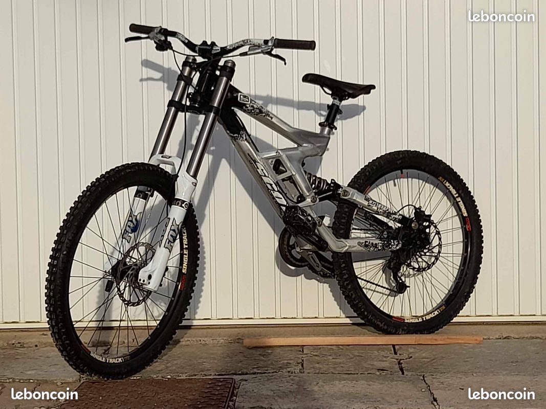 VTT / Vélo de descente DH Scott Gambler + pieces (image 13)