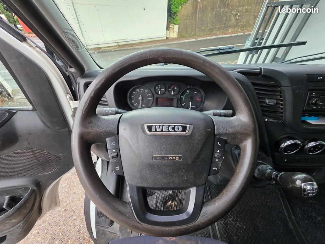 IVECO DAILY VI 35c15 POLYBENNE AMPLIROLL 146ch / TVA Récupérable / Factures entretien / Avec Benne / Climatisation / Régulateur (image 10)
