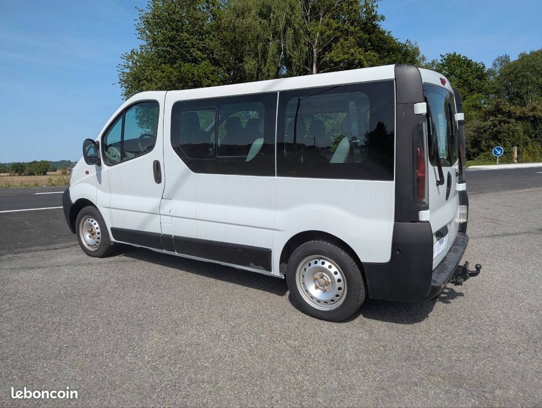 Très beau renault trafic 9 places 1.9 dci 82cv occamobile 64 pau (image 3)