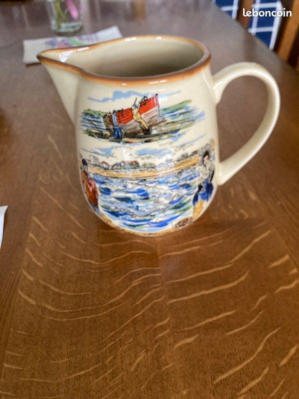 Cruche à eau ancienne (image 1)