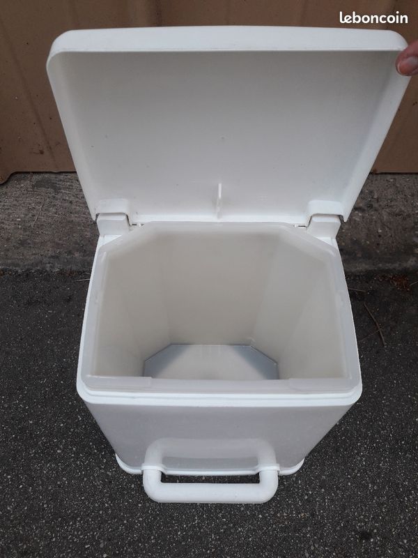 Poubelle salle de bain (image 2)